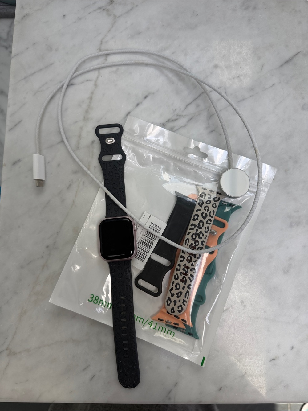Apple Watch with Silicone Sport Band and Extra Colorful Straps - 38/40/41mm